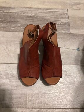 Women's Open-Toe Slingback Sandals in Brown